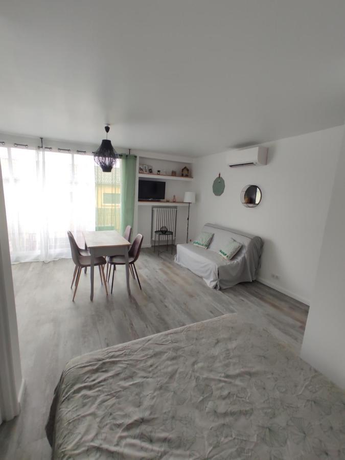 Appartement Climatise Avec Balcon,Wifi, Proche Remparts Avinyon Dış mekan fotoğraf