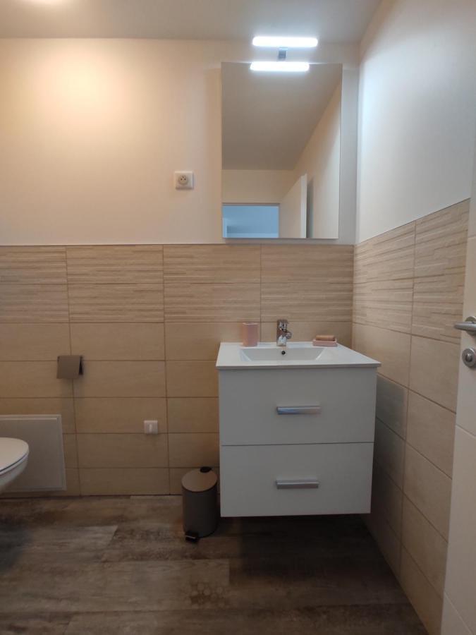 Appartement Climatise Avec Balcon,Wifi, Proche Remparts Avinyon Dış mekan fotoğraf